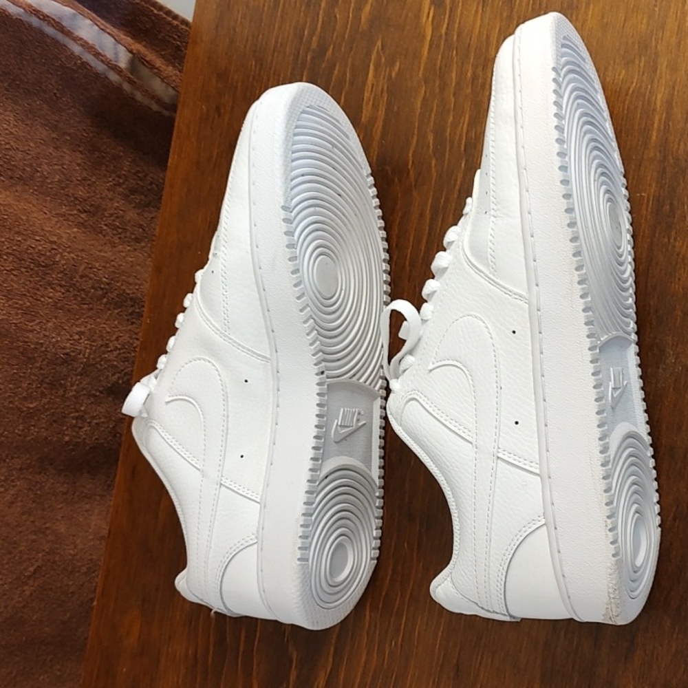Nike White Lace-Up Sneakers Women's Size 10.5, Like New!!! Worn Once. - Picture 3 of 8